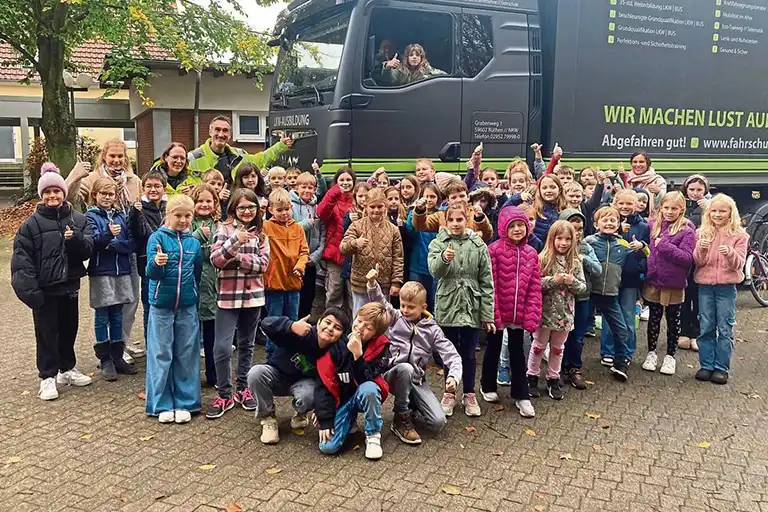 Verkehrssicherheit von Anfang an – Aktion „Sicherer Schulweg“ an der Luzia-Grundschule